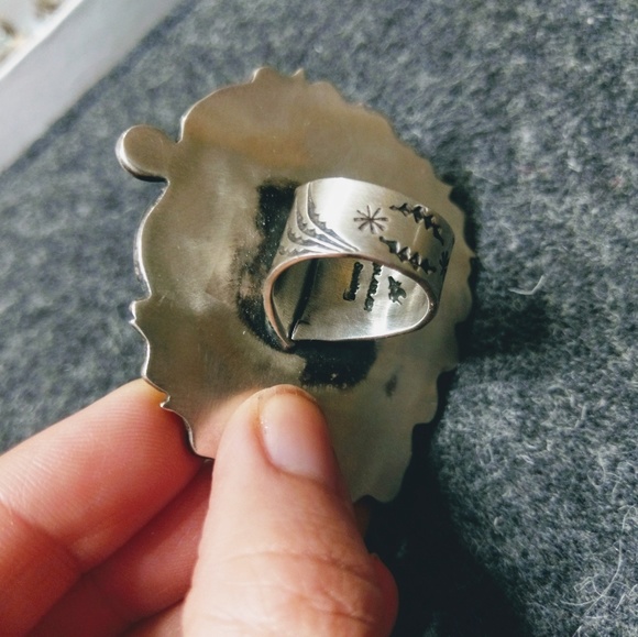 Huge Navajo turquoise statement ring - Picture 2 of 4